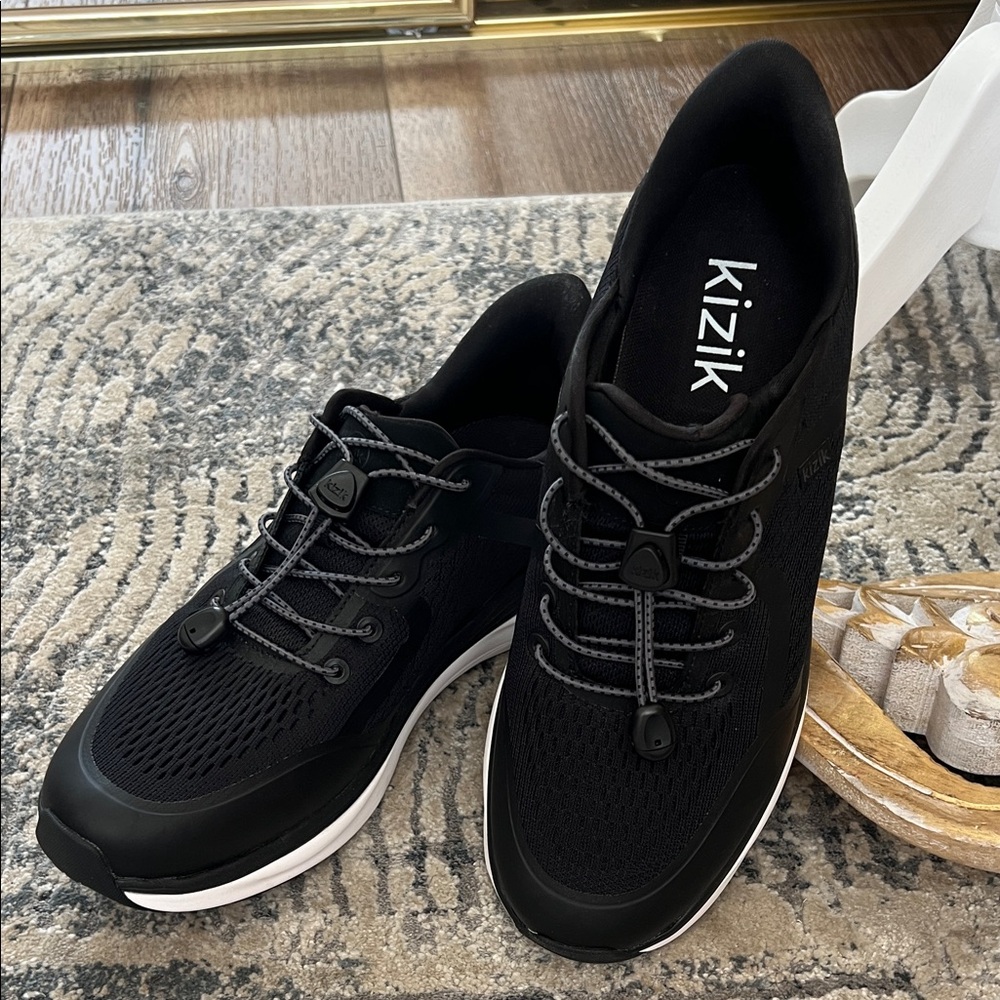 Kizik London Hands Free Black sneaker size 9.5 NEW!!